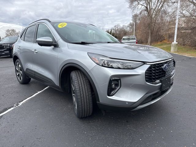Used 2023 Ford Escape Platinum image 3