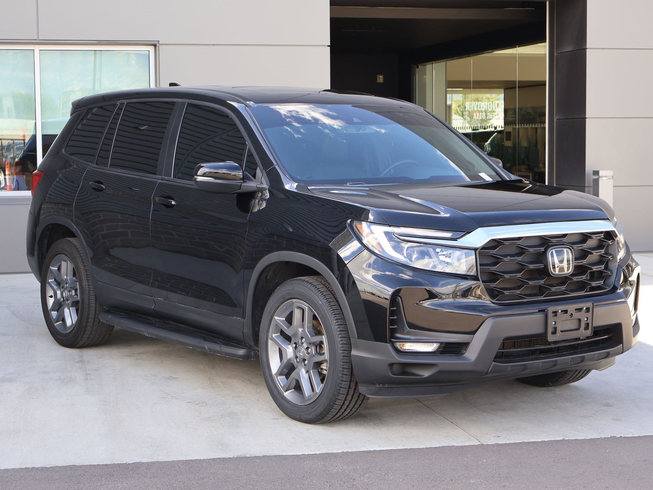 Used 2023 Honda Passport EX-L image 3