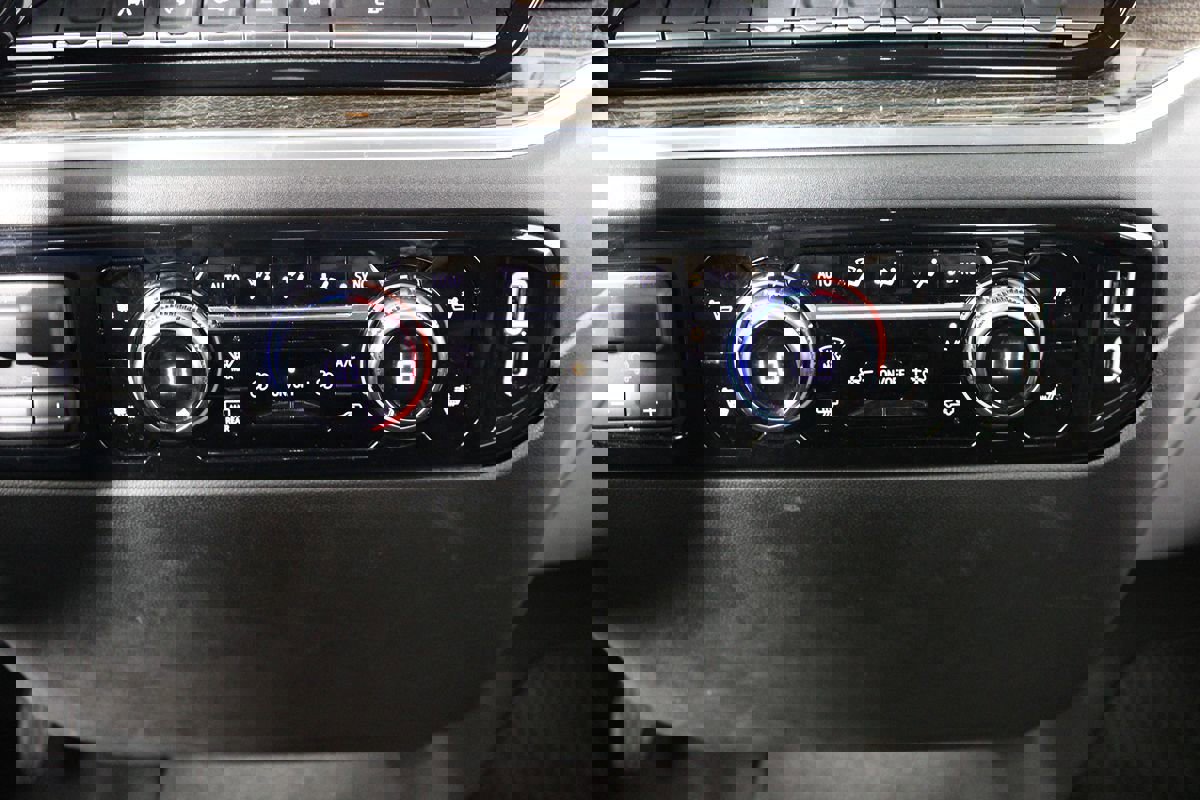 Used 2025 GMC Sierra 1500 Elevation image 20