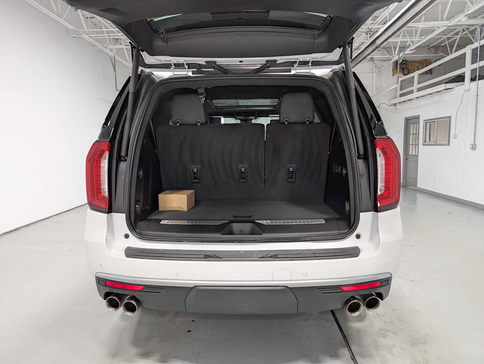 Used 2024 GMC Yukon Denali w/ Advanced Technology Package image 45
