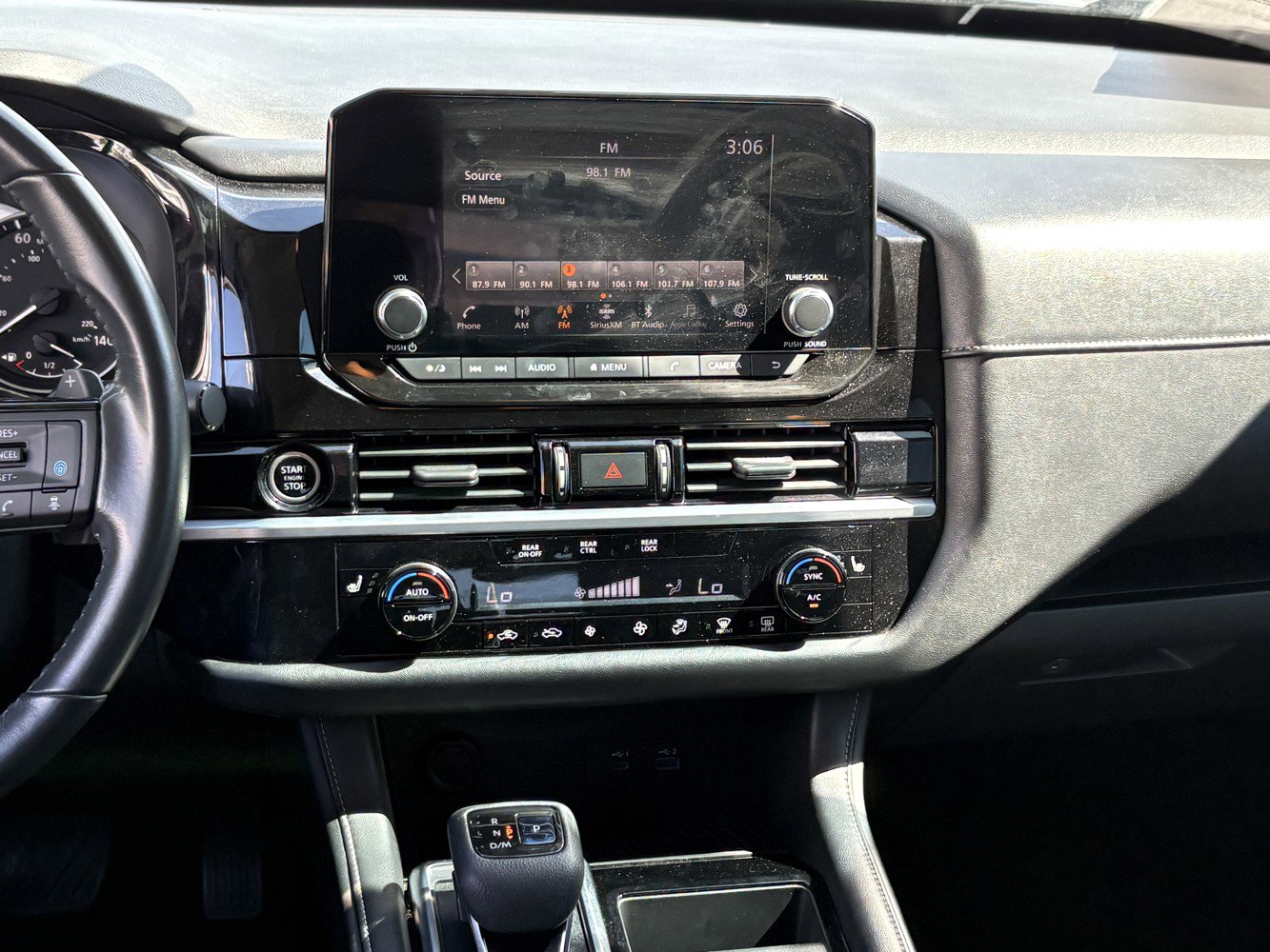 Used 2022 Nissan Pathfinder SV AWD/4WD image 21