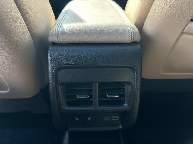 Used 2024 Cadillac XT4 Luxury w/ Cold Weather Package AWD/4WD image 17