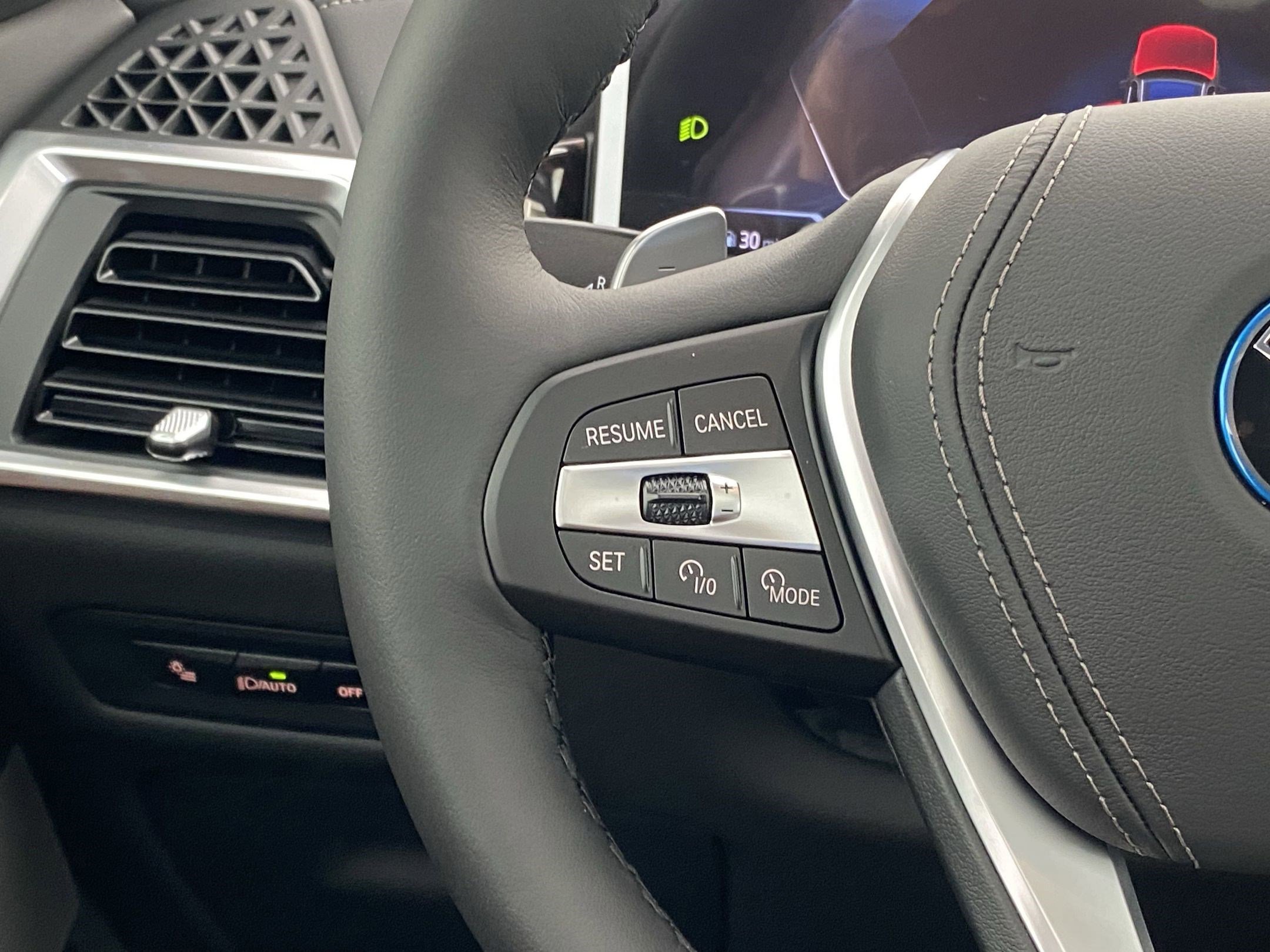 Used 2026 BMW X5 xDrive50e w/ Premium Package image 17