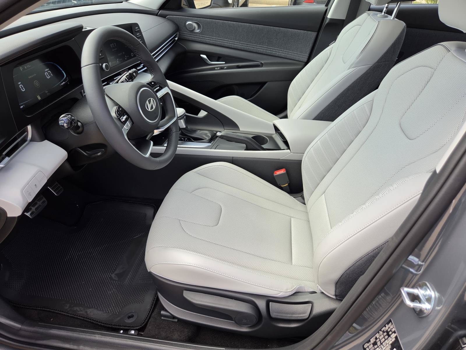 New 2026 Hyundai Elantra SEL Sport FWD image 14