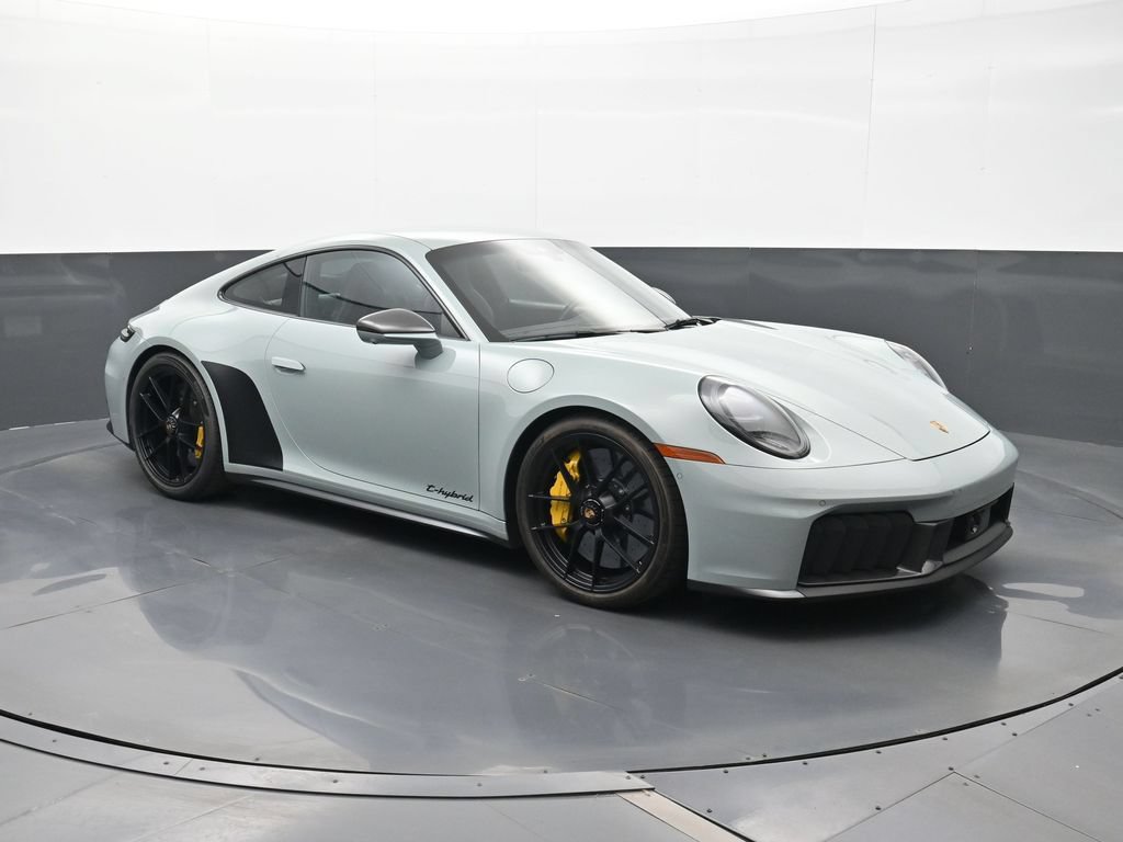 Certified 2025 Porsche 911 Carrera GTS RWD image 21