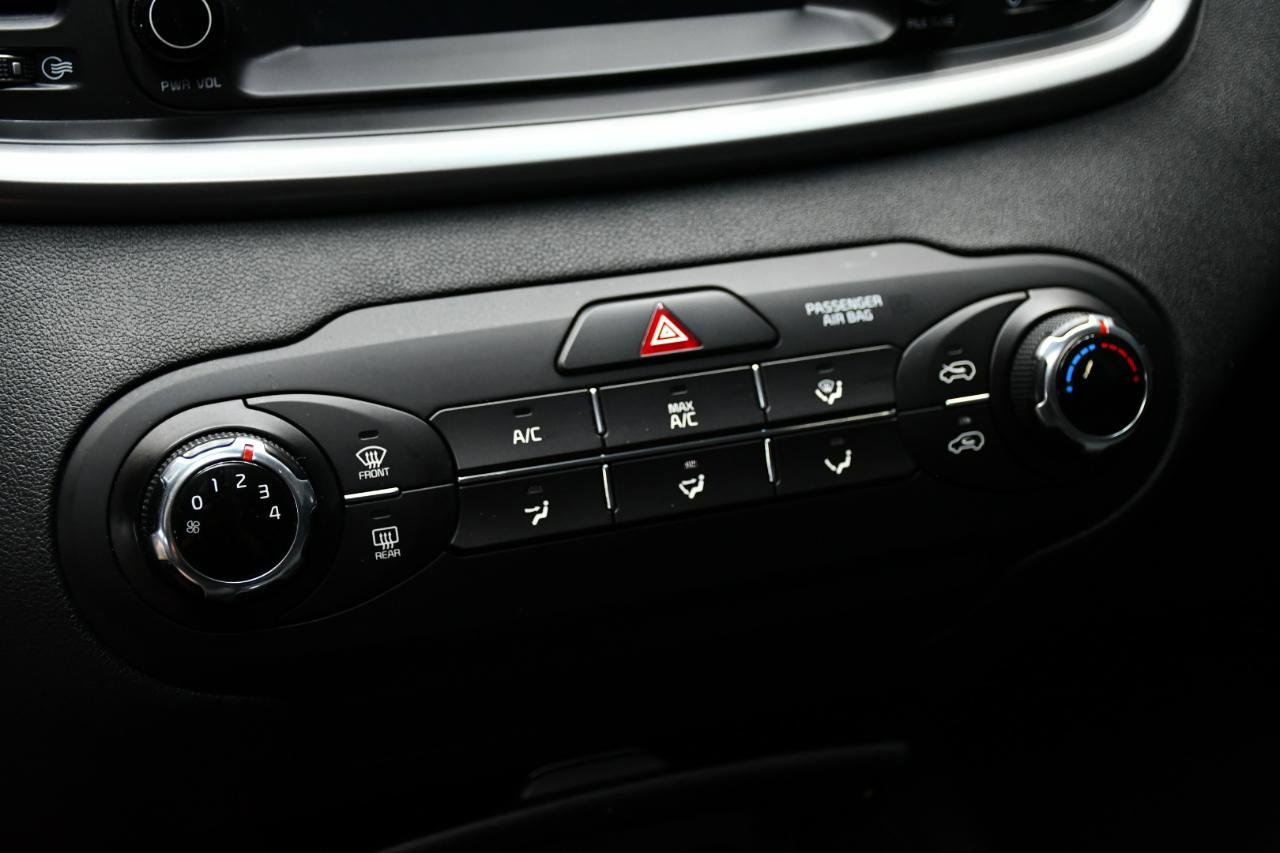 Used 2019 Kia Sorento LX image 25
