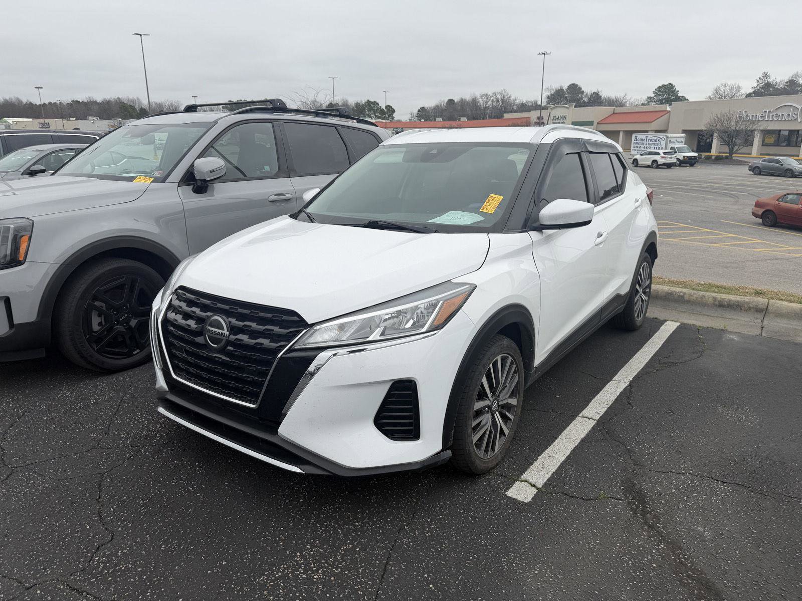 Used 2021 Nissan Kicks SV image 3