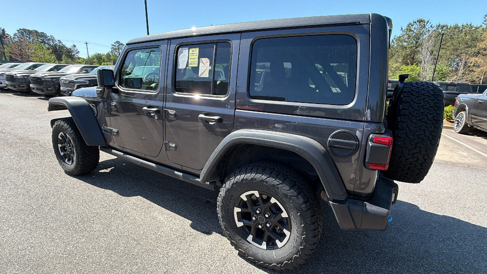 Used 2025 Jeep Wrangler Unlimited Rubicon 4xe w/ Convenience Group AWD/4WD image 10