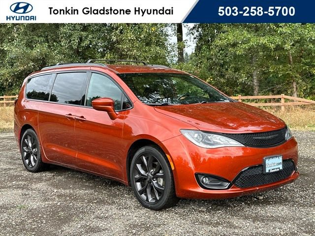 Used 2018 Chrysler Pacifica Touring-L w/ Premium Audio Group