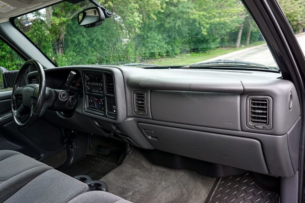 Used 2004 Chevrolet Silverado 2500 LS AWD/4WD image 37