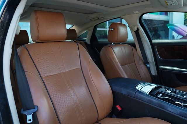 Used 2016 Jaguar XJ R-Sport RWD image 22
