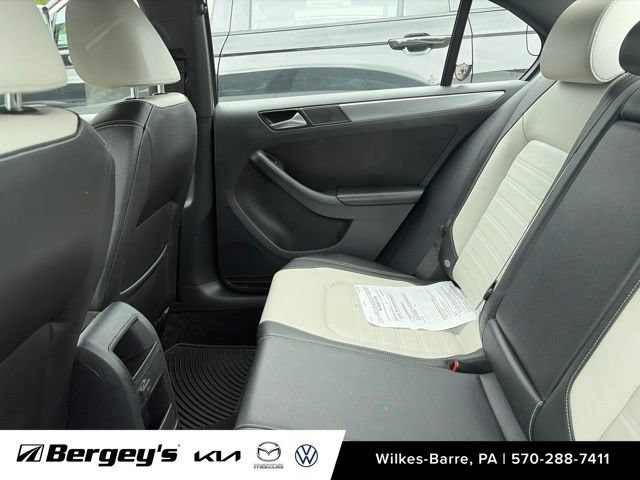 Used 2016 Volkswagen Jetta Sport w/ Lighting Package FWD image 9