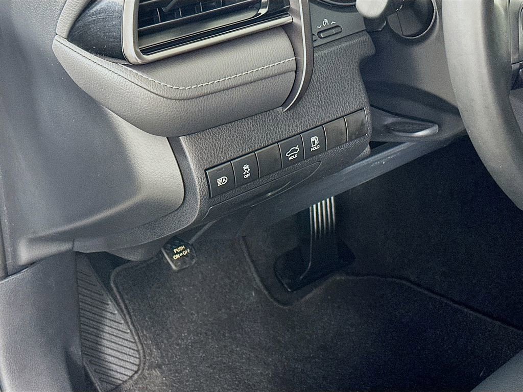 Used 2023 Toyota Camry SE image 10