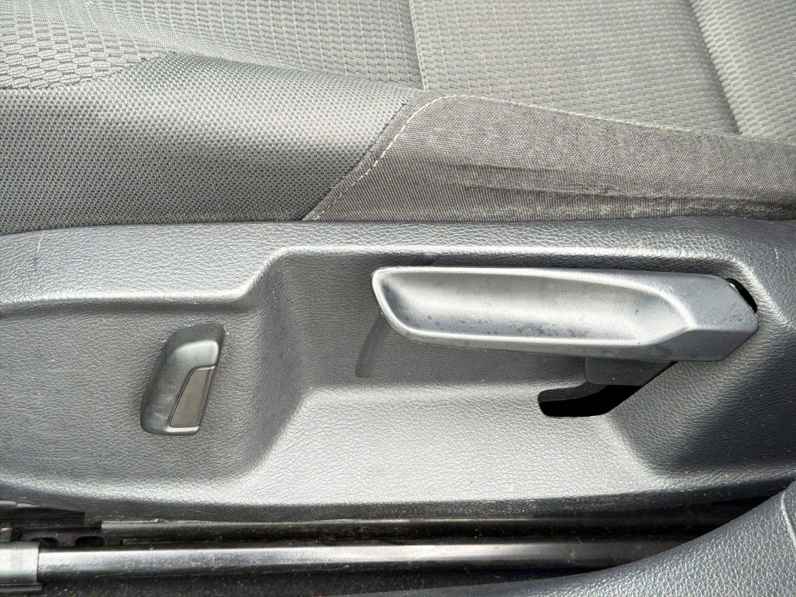 Used 2019 Volkswagen Golf S AWD/4WD image 13