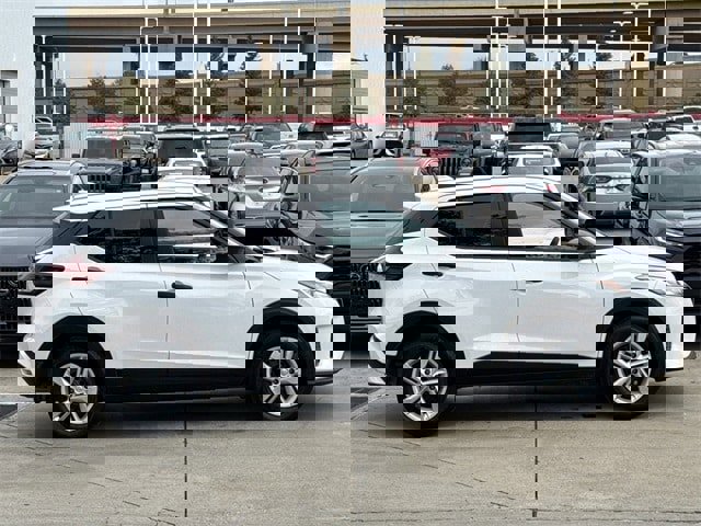 Used 2024 Nissan Kicks S image 3