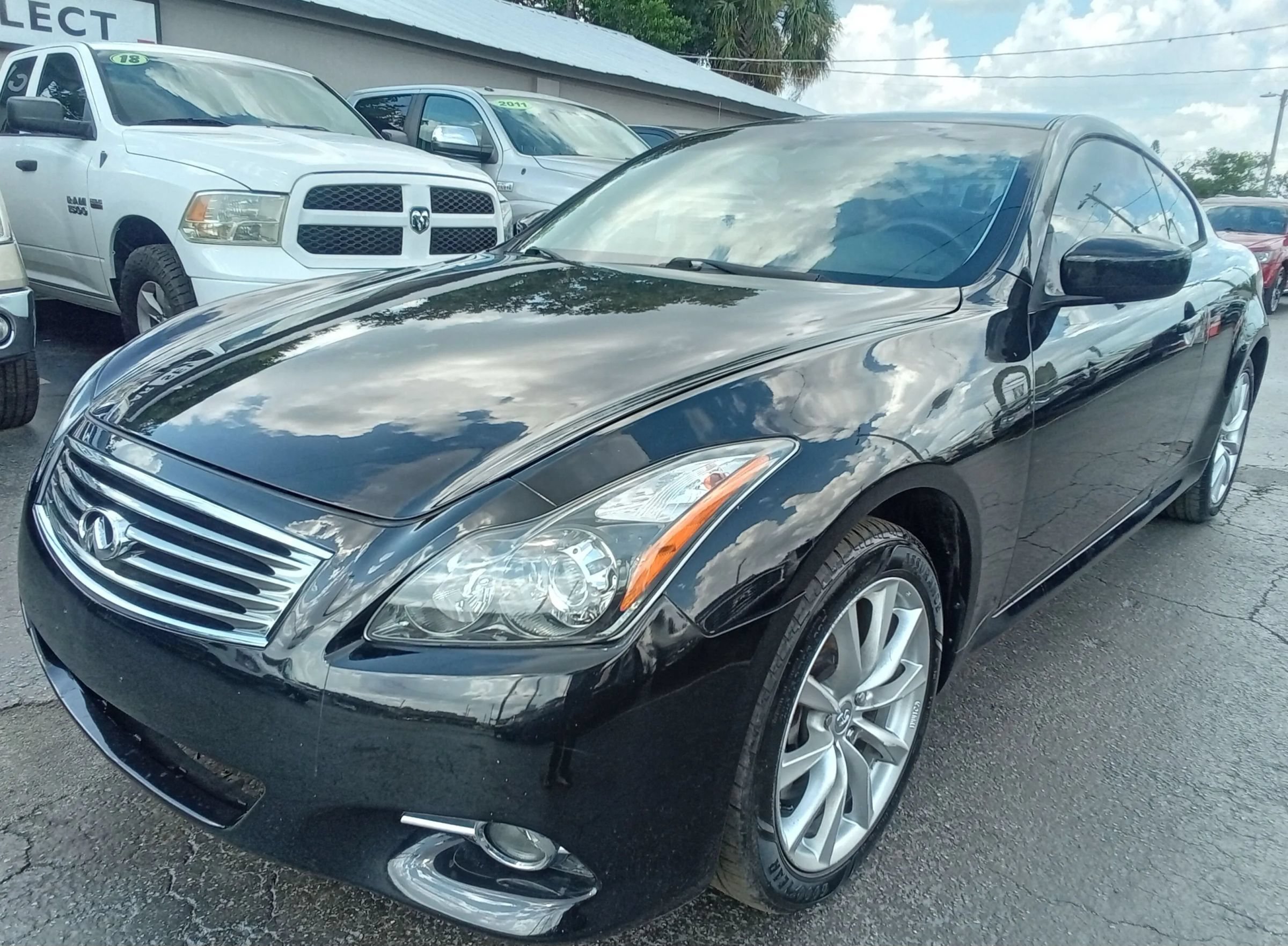 Used 2013 INFINITI G37 x Coupe w/ Premium Pkg AWD/4WD image 2