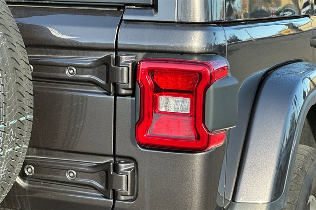 Used 2019 Jeep Wrangler Unlimited Sahara image 31