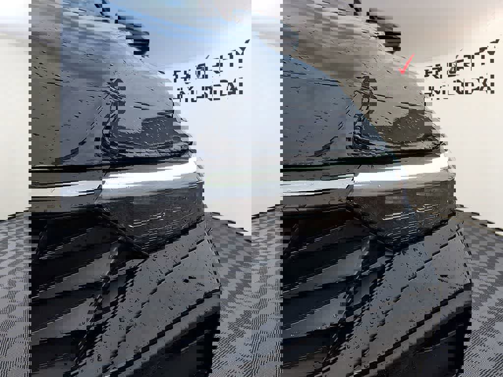 Certified 2025 Hyundai Elantra Sport image 8