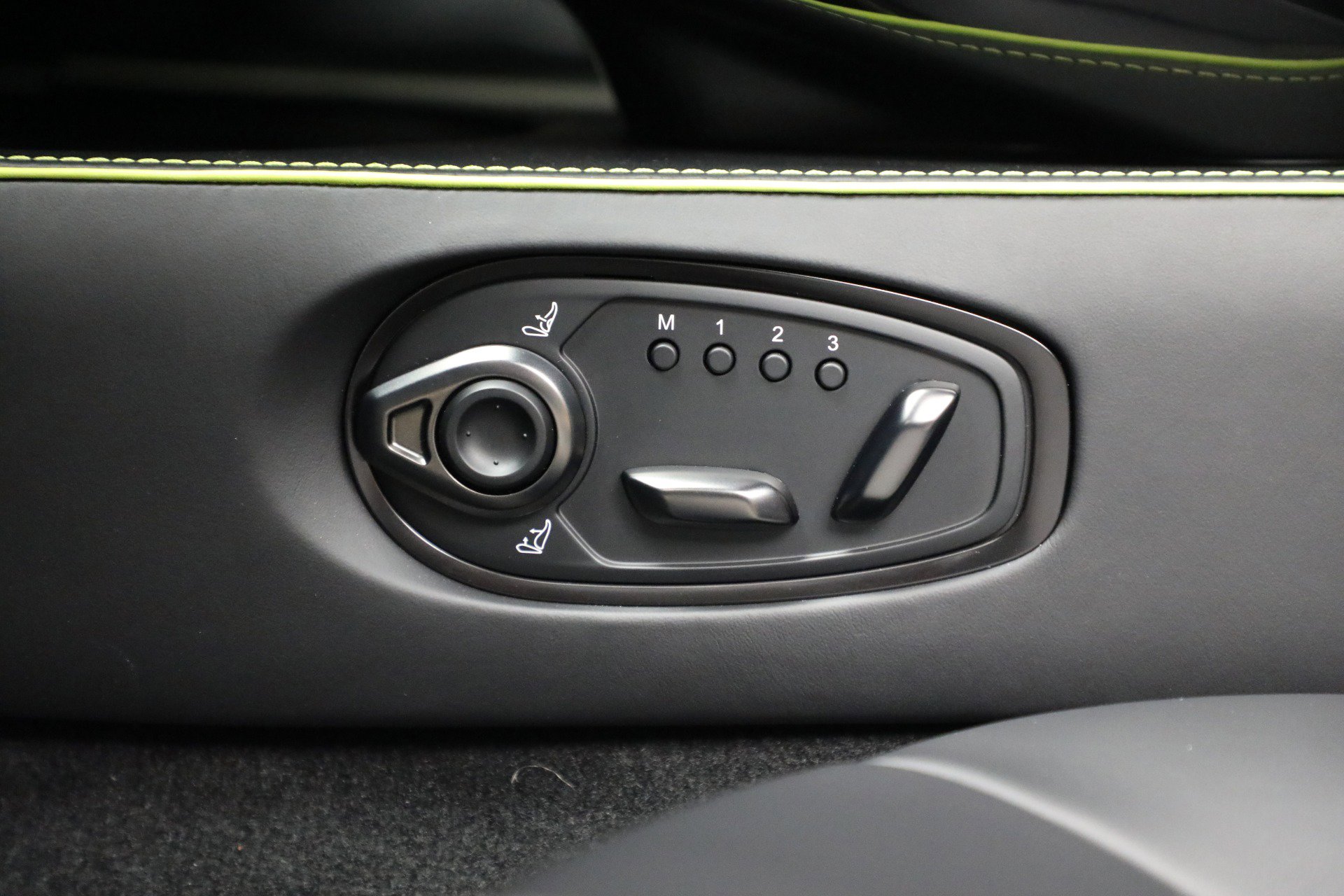 New 2026 Aston Martin V8 Vantage Coupe image 17