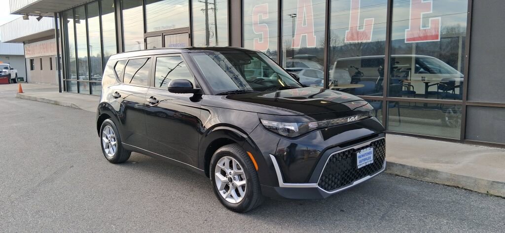 Used 2023 Kia Soul LX w/ Option Group 015 FWD image 4