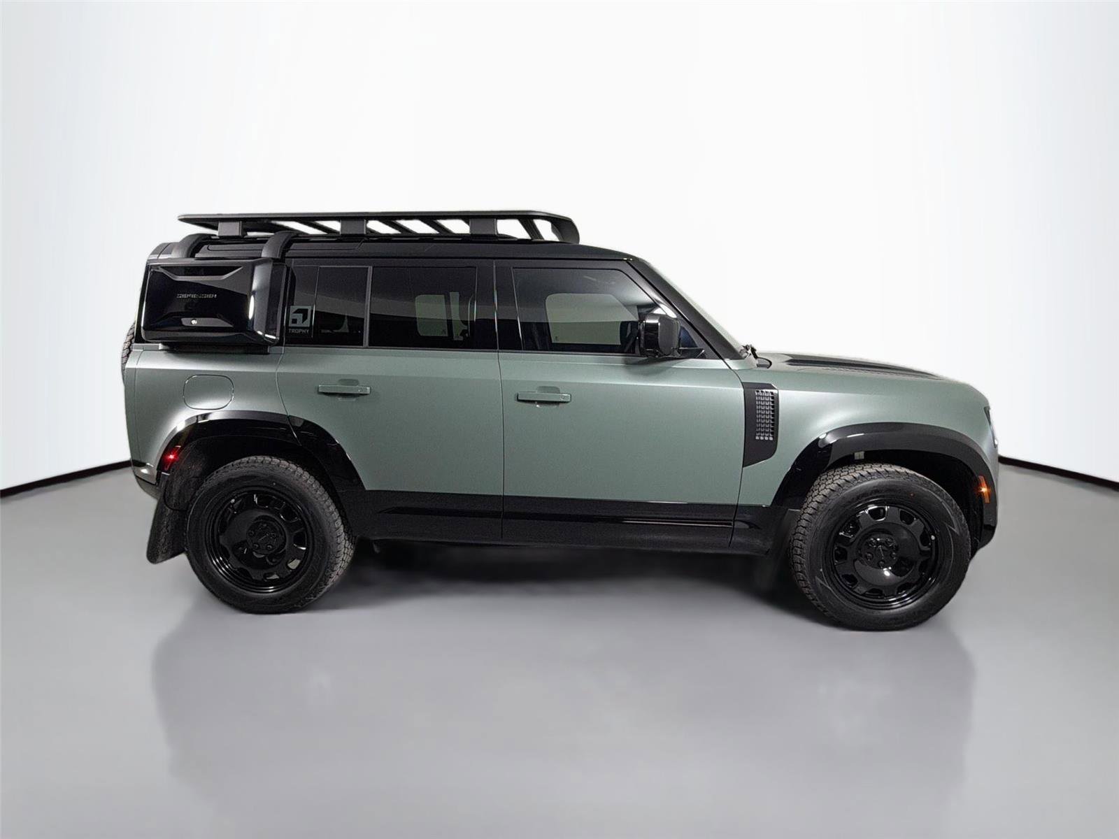 New 2026 Land Rover Defender 110 AWD/4WD image 4
