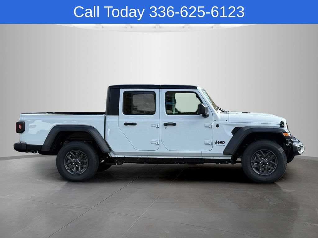 New 2025 Jeep Gladiator Sport AWD/4WD image 4