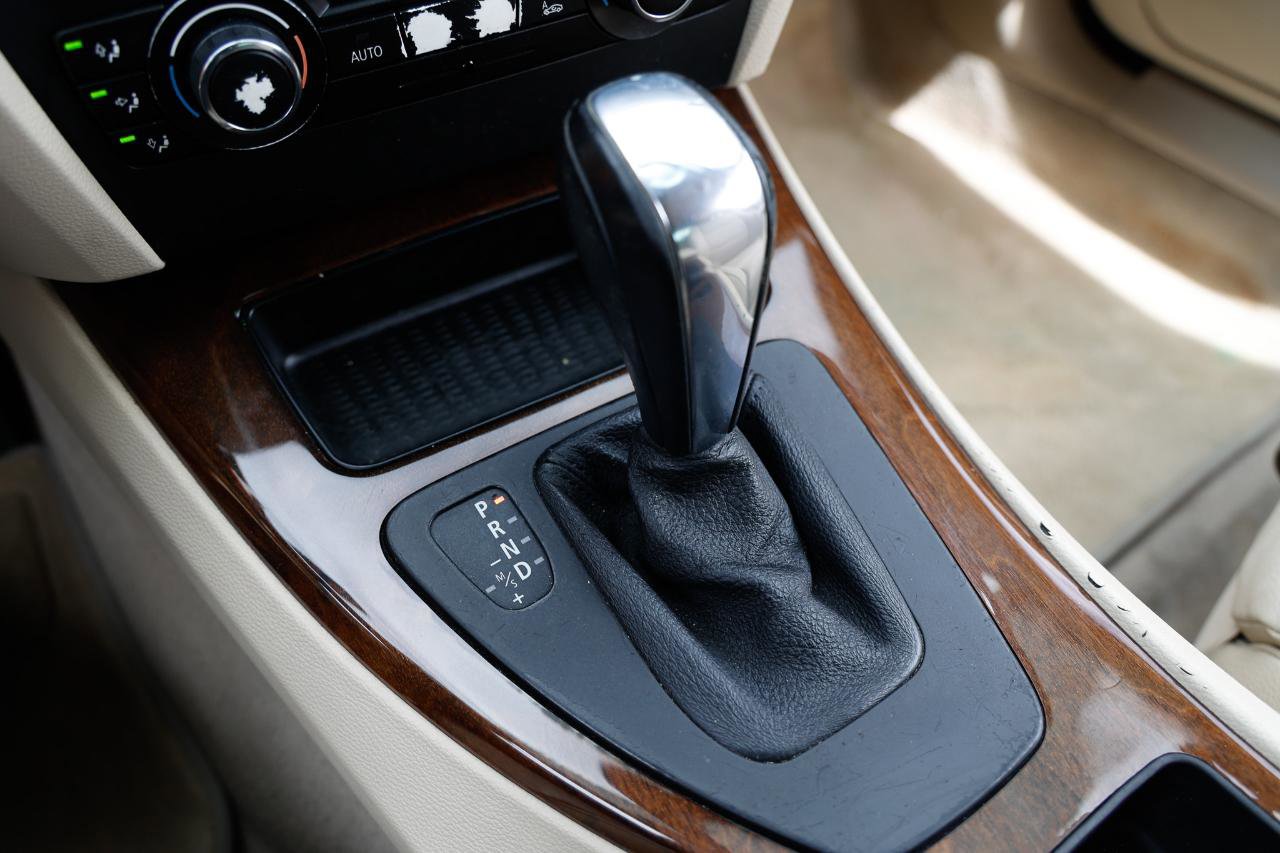 Used 2010 BMW 328i Coupe w/ Premium Pkg image 37