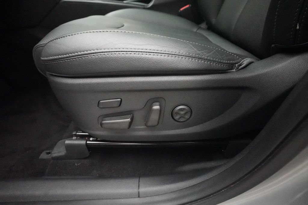 Used 2020 Hyundai Santa Fe Limited AWD/4WD image 28