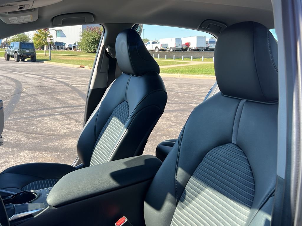 Used 2020 Toyota Camry SE image 17