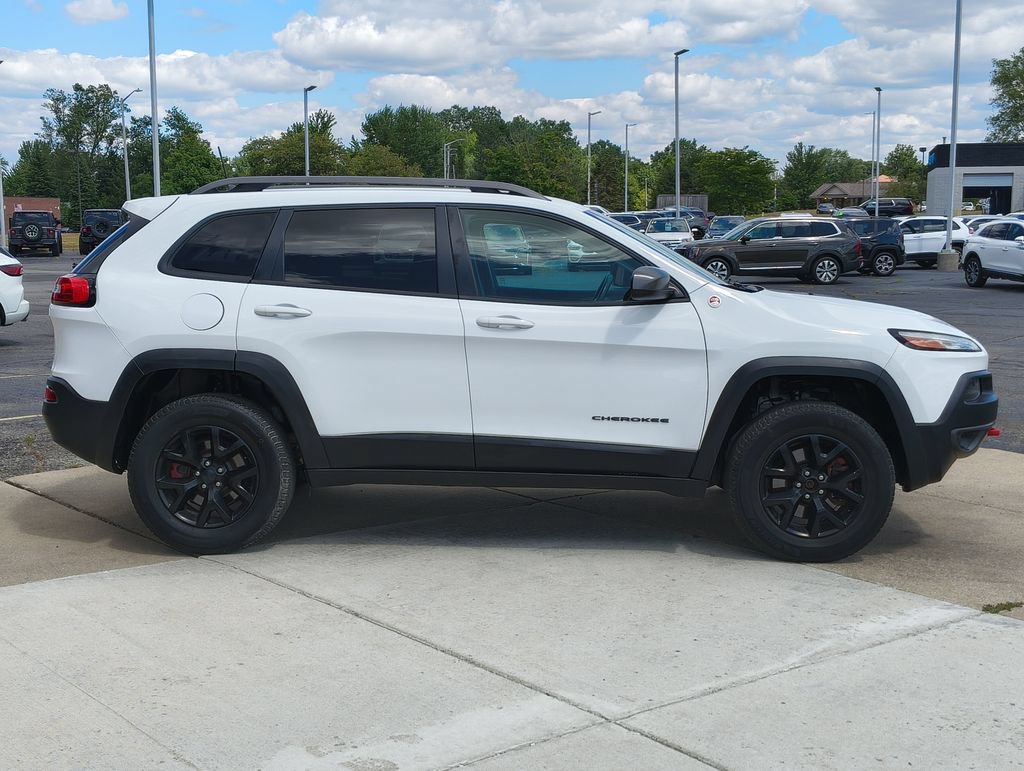 Used 2016 Jeep Cherokee Trailhawk w/ Leather Interior Group AWD/4WD image 16