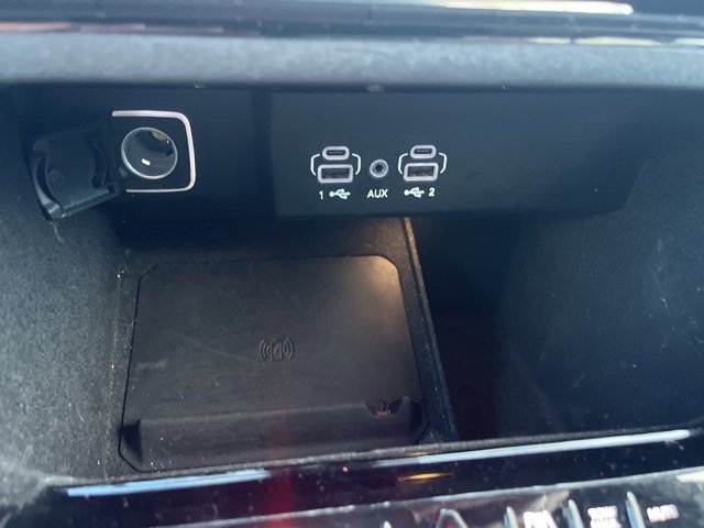 Used 2024 Jeep Wagoneer L Series II w/ Flexible Seating Group image 27