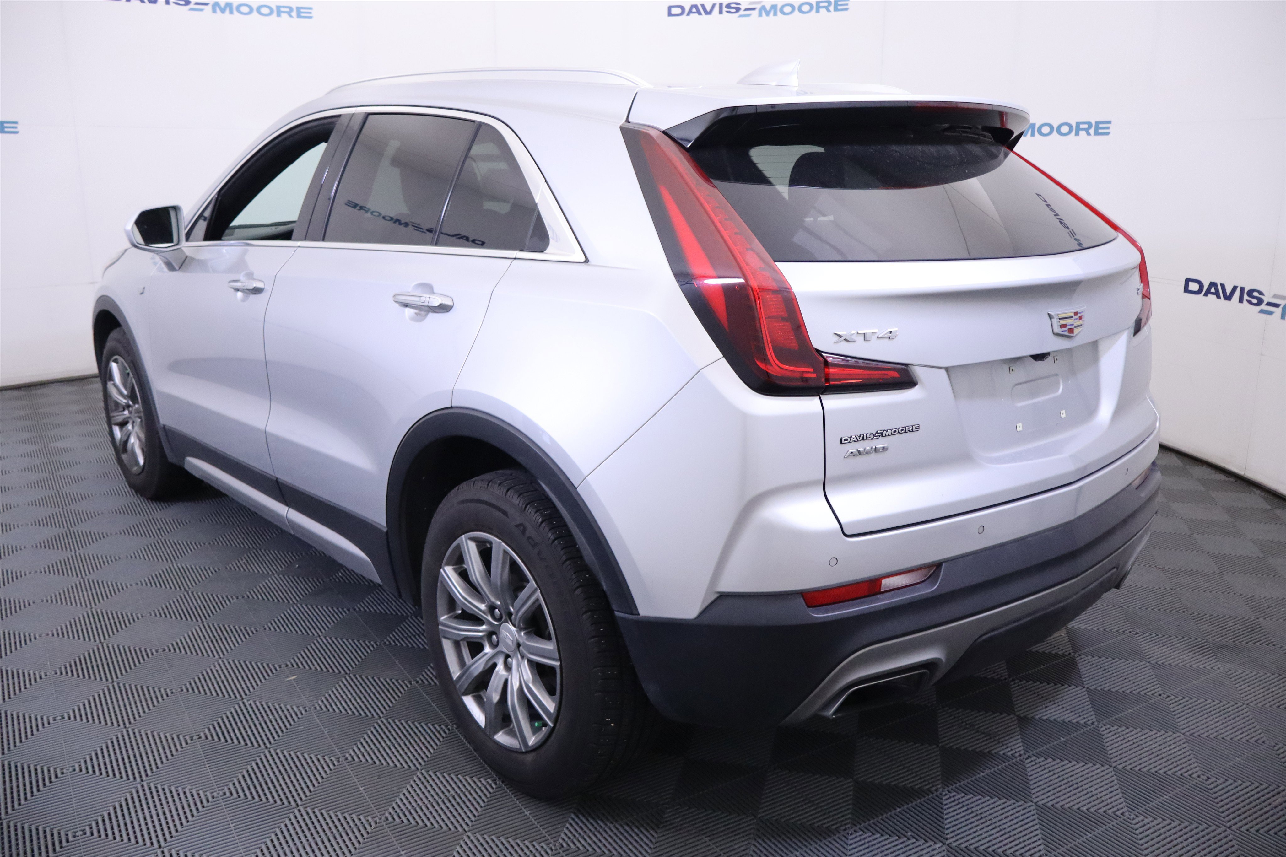 Used 2019 Cadillac XT4 Premium Luxury w/ Cold Weather Package AWD/4WD image 10