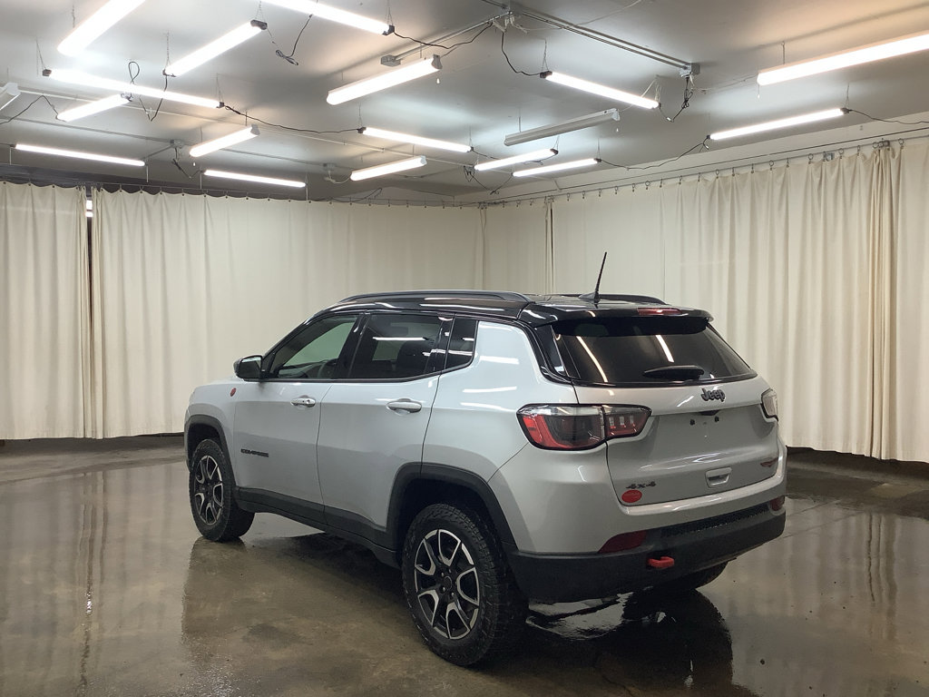 Used 2025 Jeep Compass Trailhawk AWD/4WD image 9