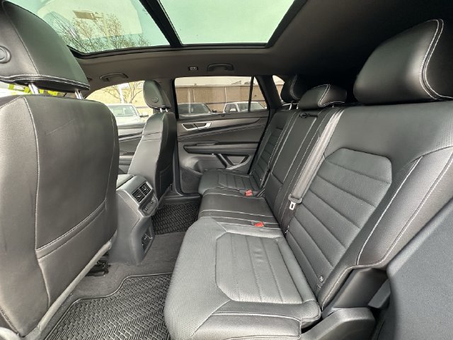 Used 2024 Volkswagen Atlas Cross Sport SEL R-Line AWD/4WD image 25