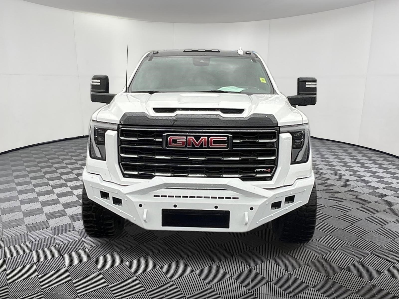 Used 2024 GMC Sierra 3500 AT4 w/ AT4 Premium Plus Package AWD/4WD image 2