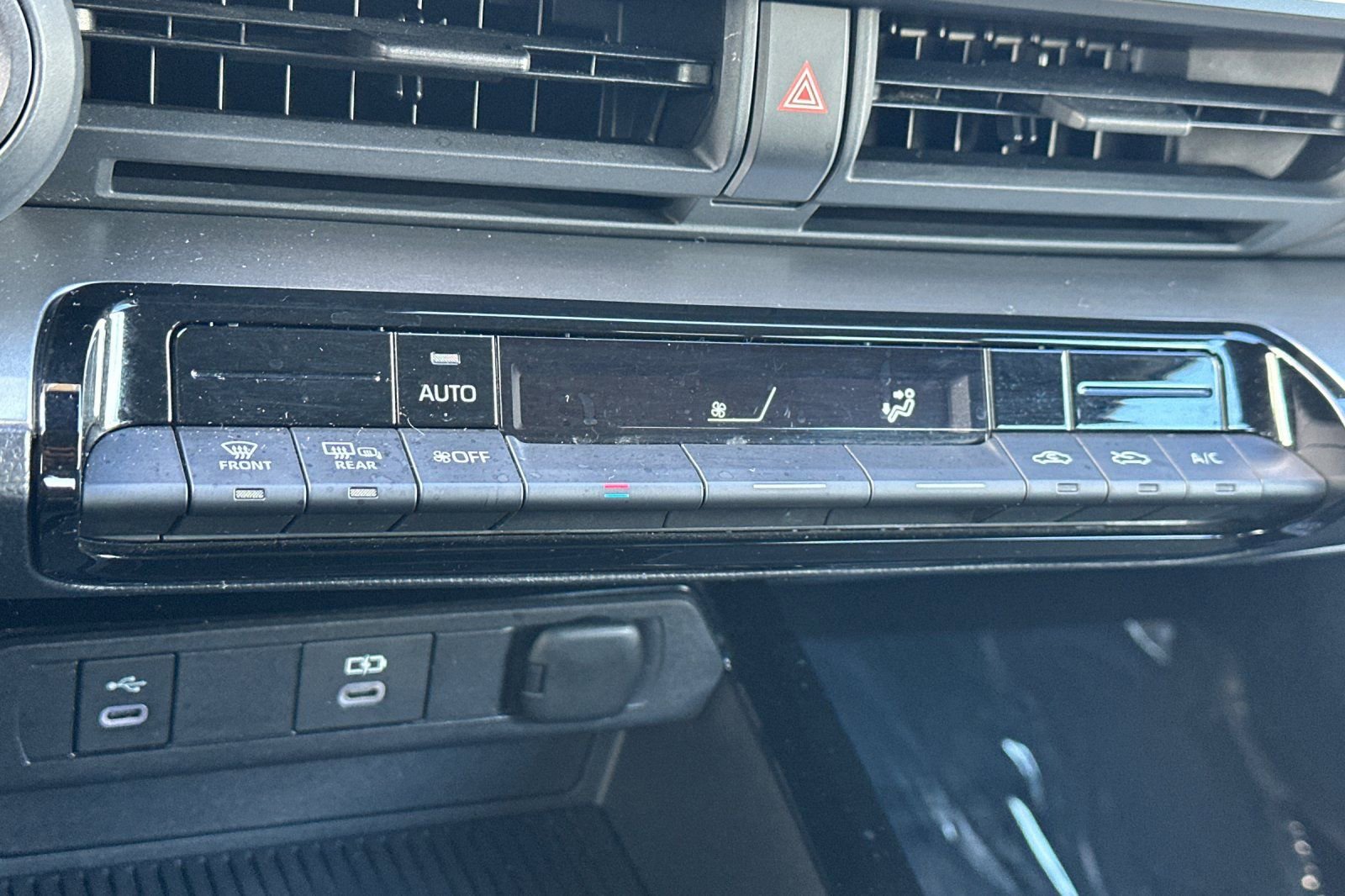 Used 2024 Toyota Prius LE image 24