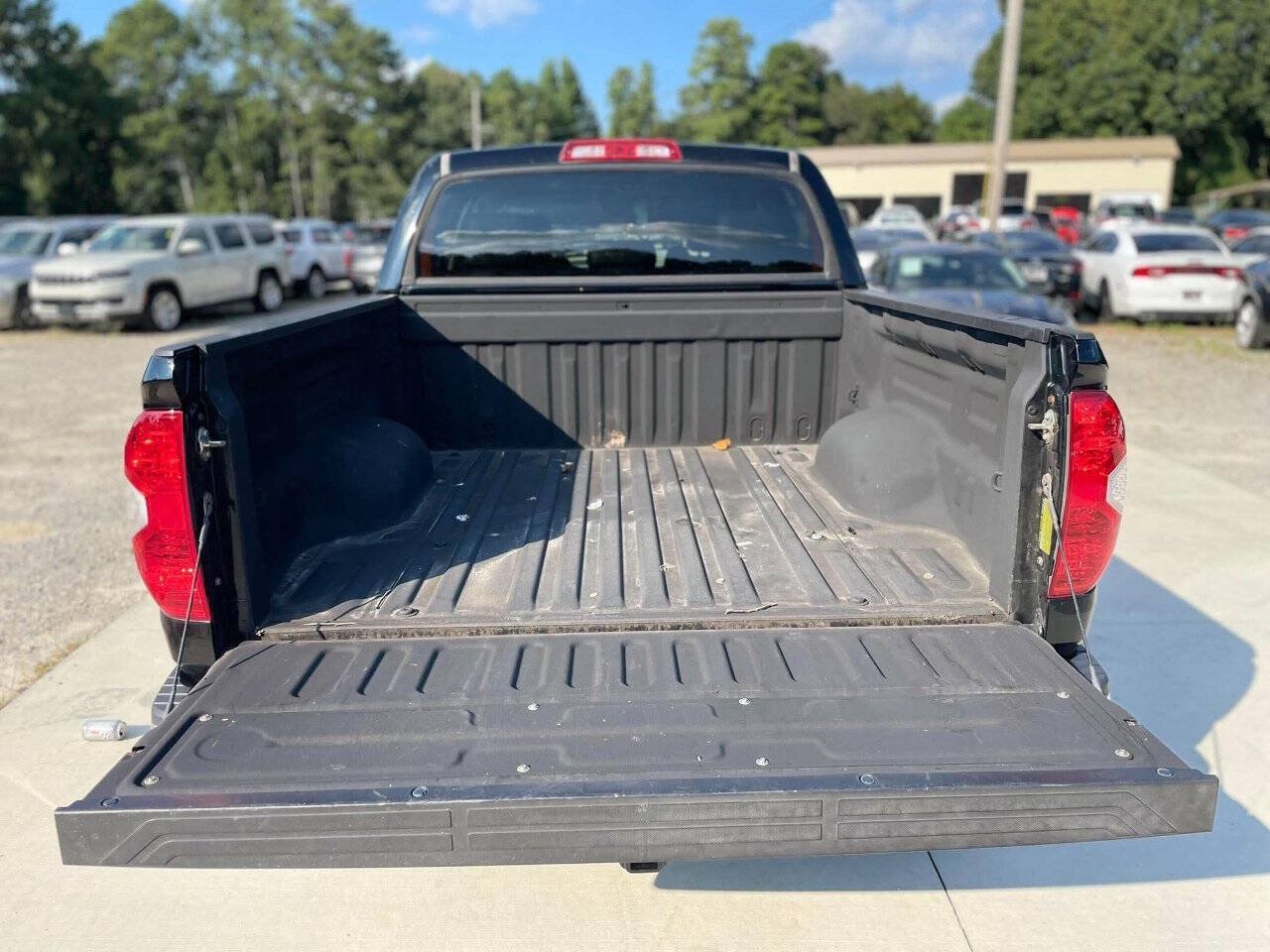 Used 2015 Toyota Tundra SR5 w/ SR5 Upgrade Package RWD image 7