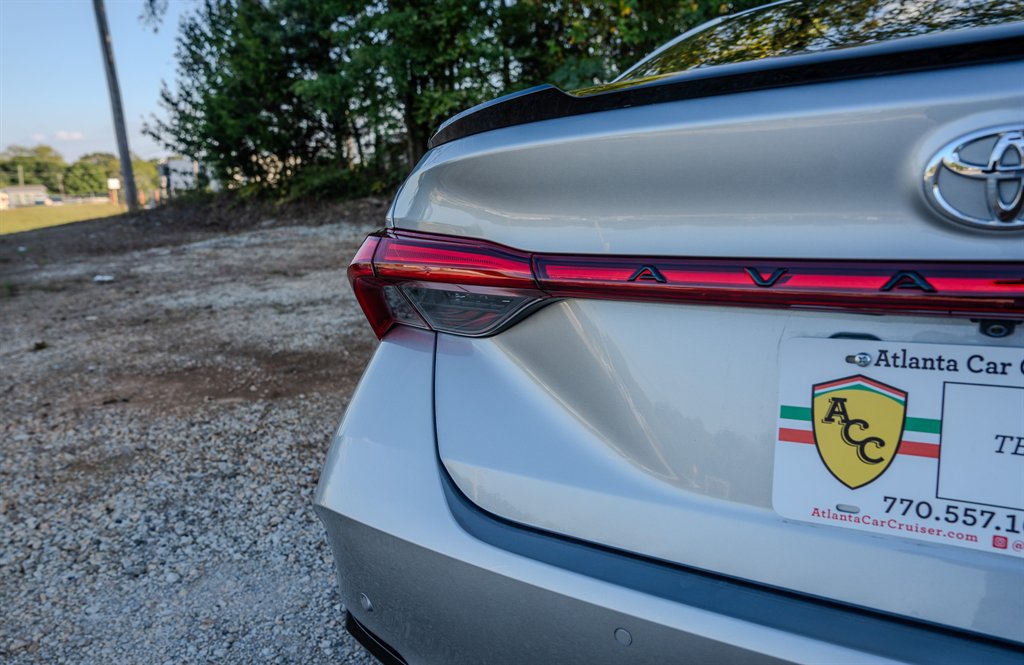 Used 2019 Toyota Avalon Touring w/ Advanced Safety Package FWD image 10