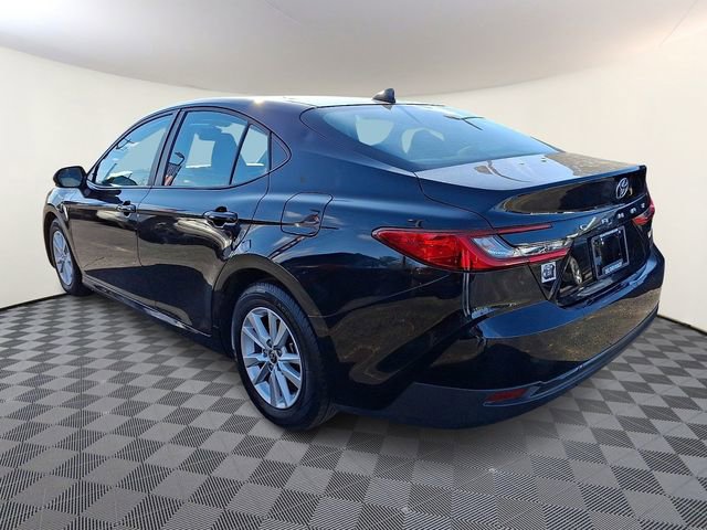 Used 2025 Toyota Camry LE image 4