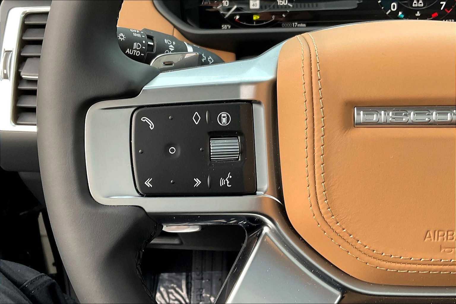 New 2025 Land Rover Discovery Metropolitan Edition image 17