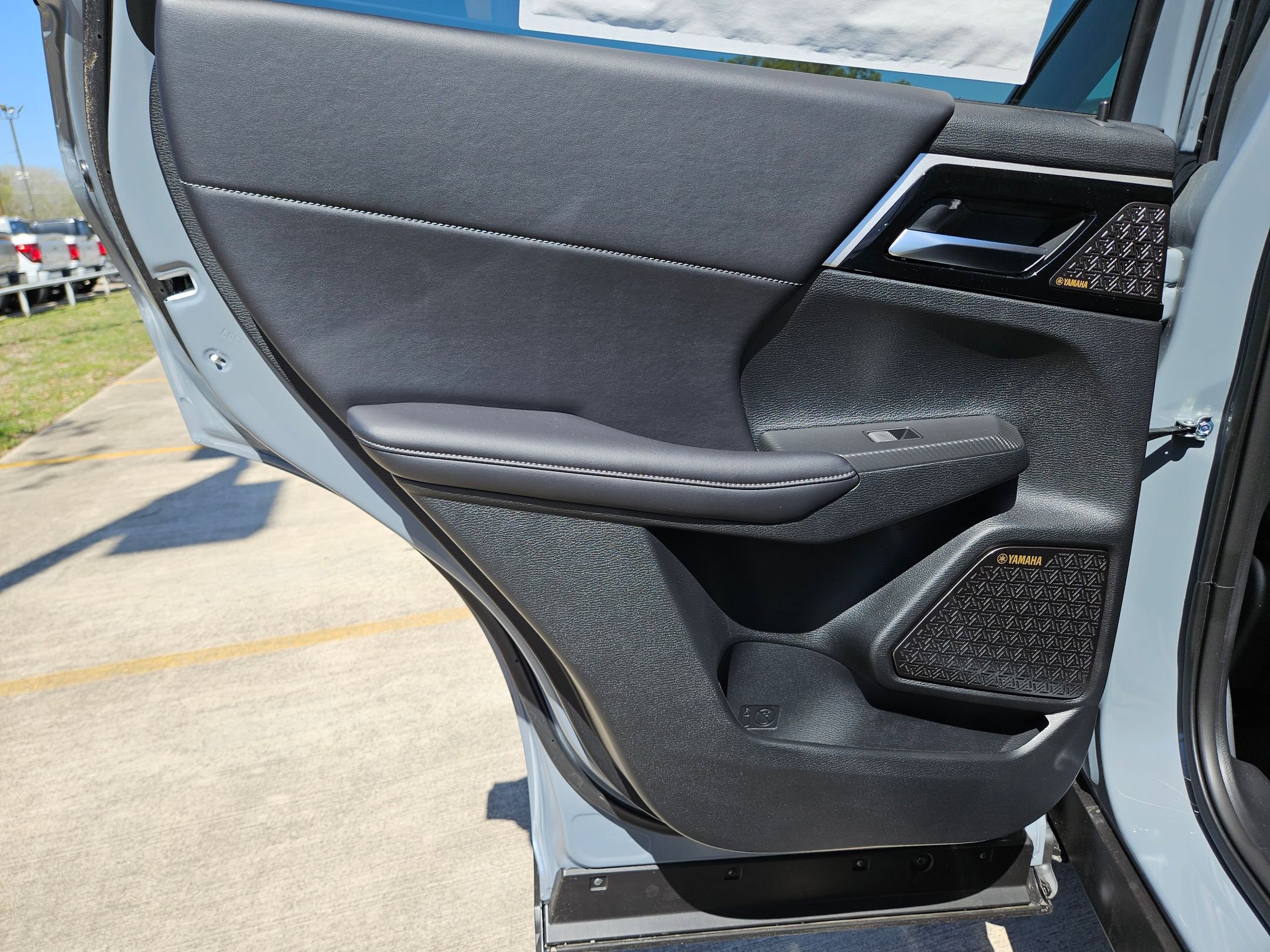 New 2026 Mitsubishi Outlander FWD image 14
