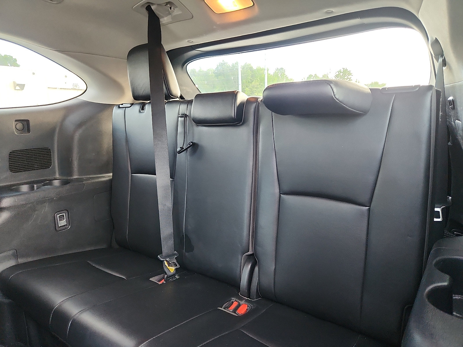 Used 2021 Toyota Highlander XLE AWD/4WD image 28