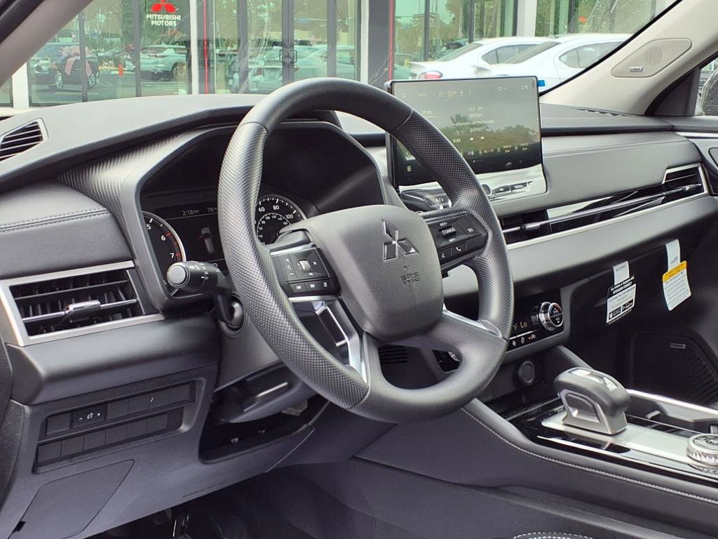 New 2025 Mitsubishi Outlander ES image 10