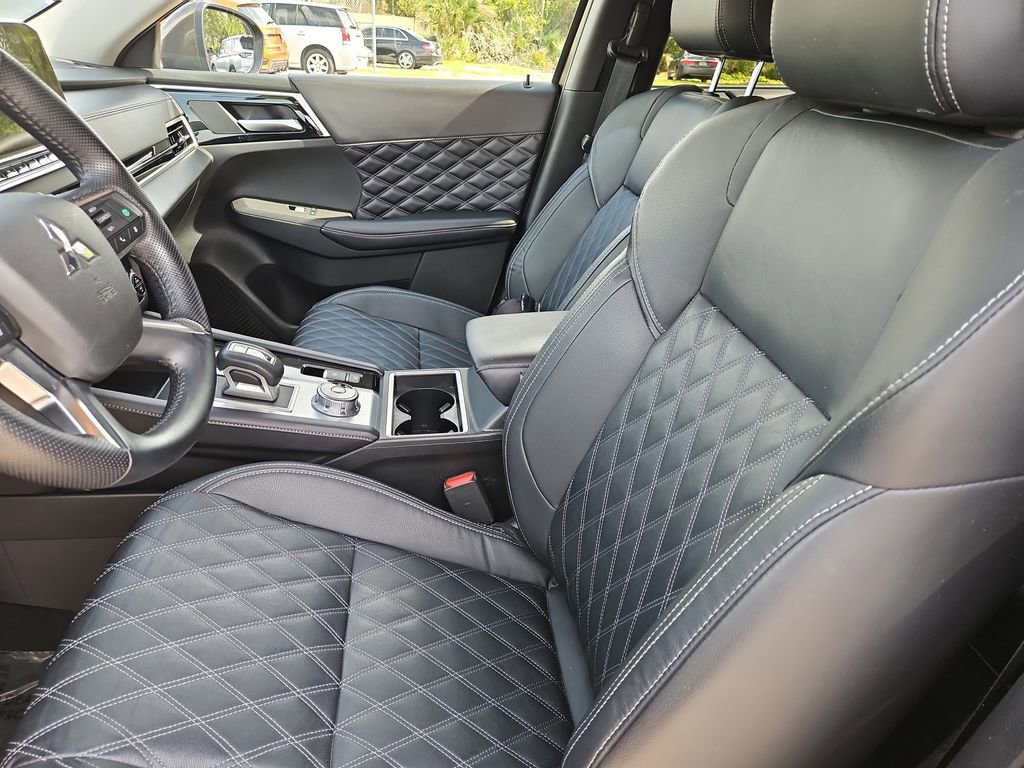 Used 2024 Mitsubishi Outlander SEL image 16