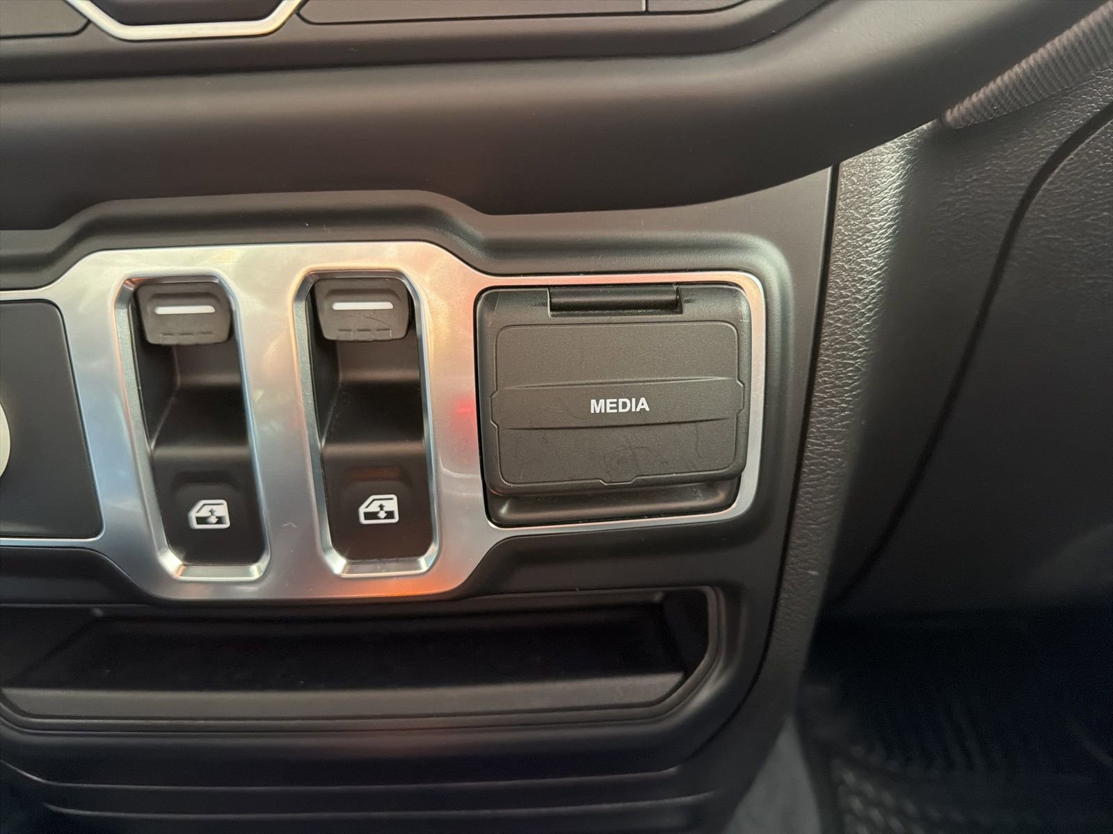 Used 2021 Jeep Wrangler Sport S image 46