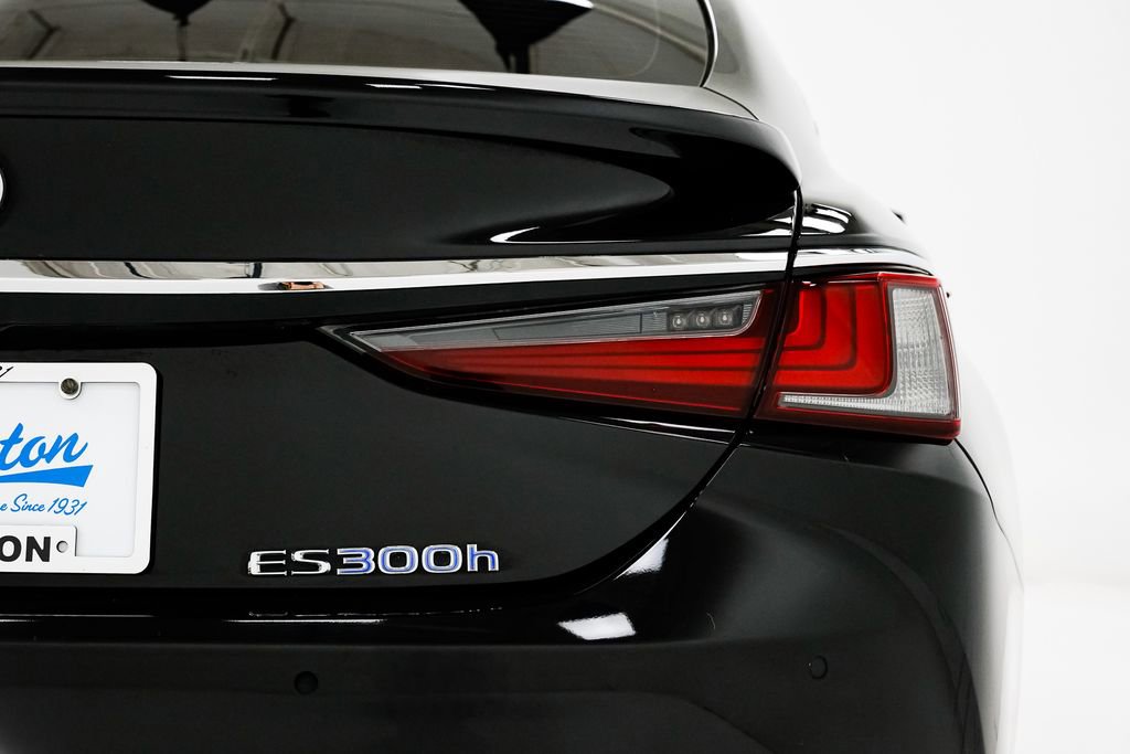 Used 2020 Lexus ES 300h 300h w/ Premium Package image 33