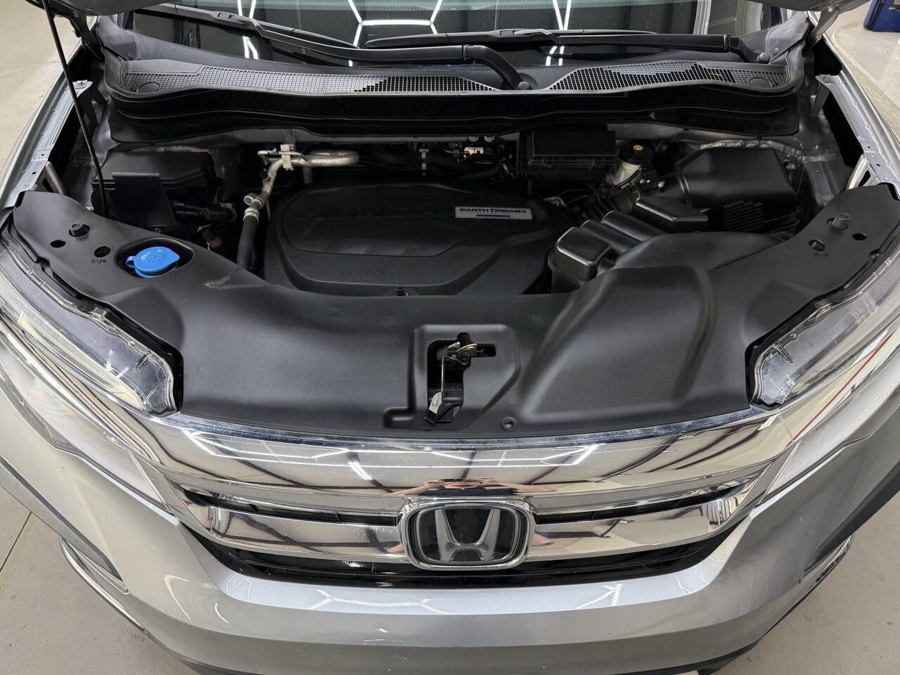 Used 2020 Honda Pilot Touring image 7