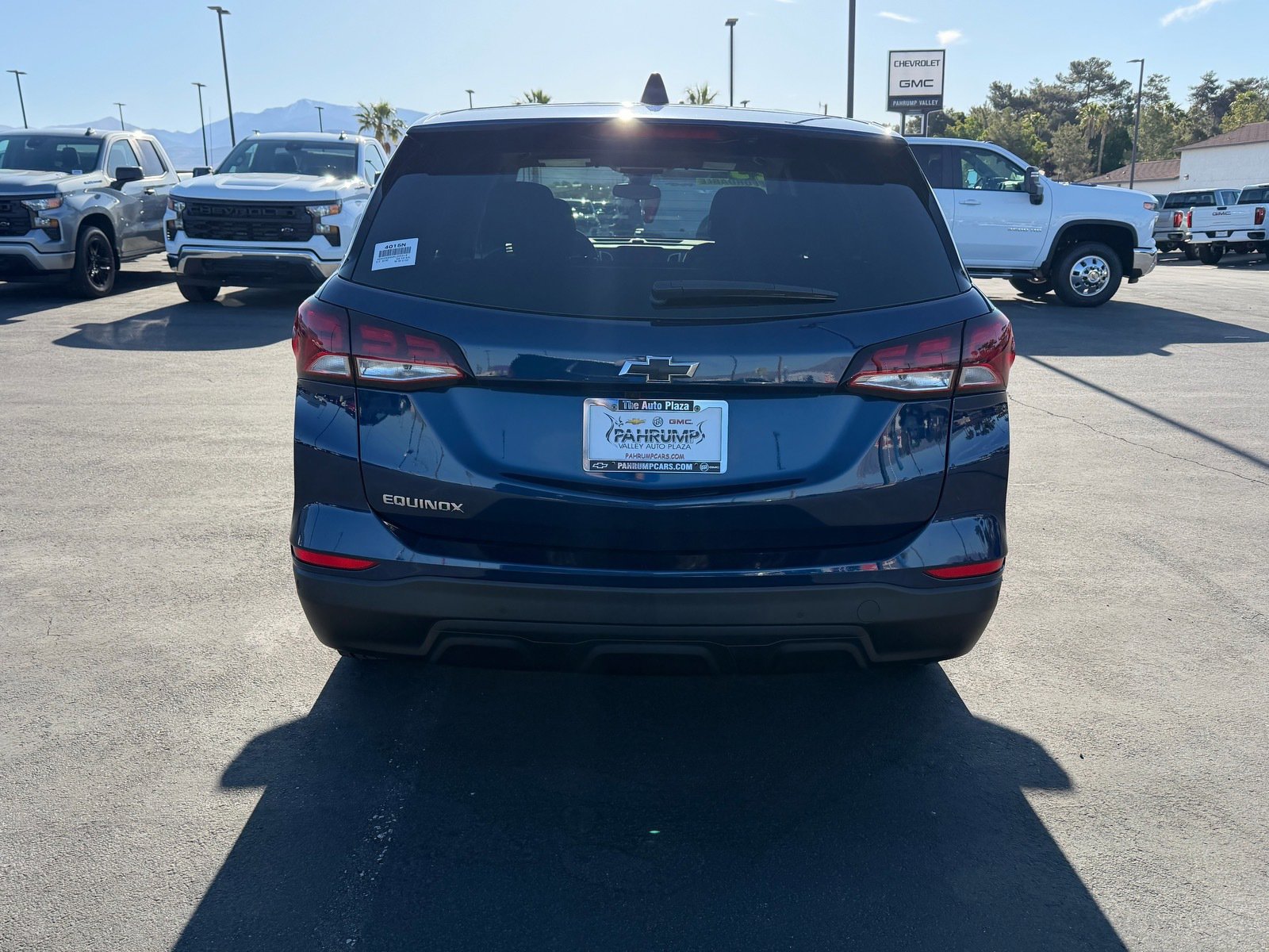 Used 2023 Chevrolet Equinox LS w/ LS Convenience Package FWD image 4