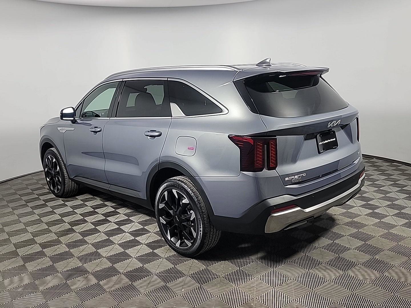 Used 2025 Kia Sorento EX w/ Panoramic Sunroof Package image 11