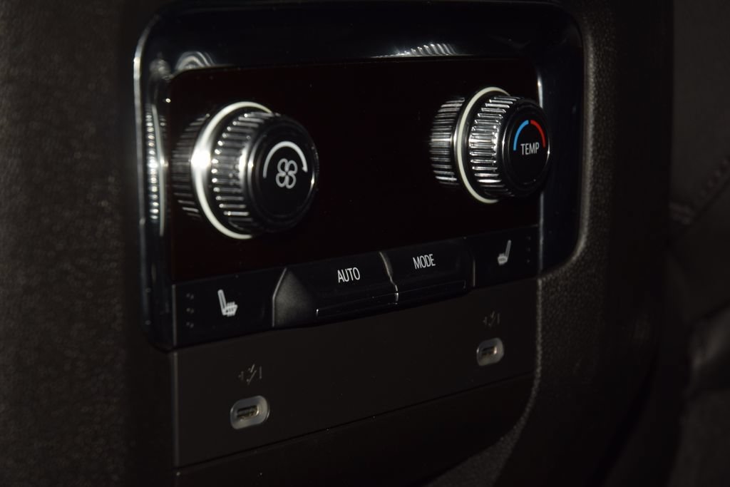 Used 2024 GMC Yukon AT4 AWD/4WD image 46